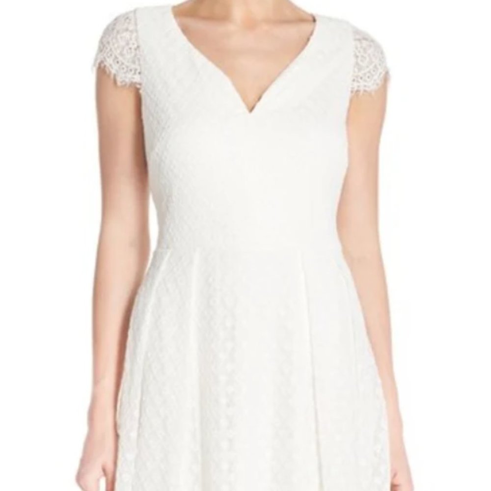 NWOT- IVANKA TRUMP LACE WHITE DRESS SIZE- 4 - Picture 1 of 3